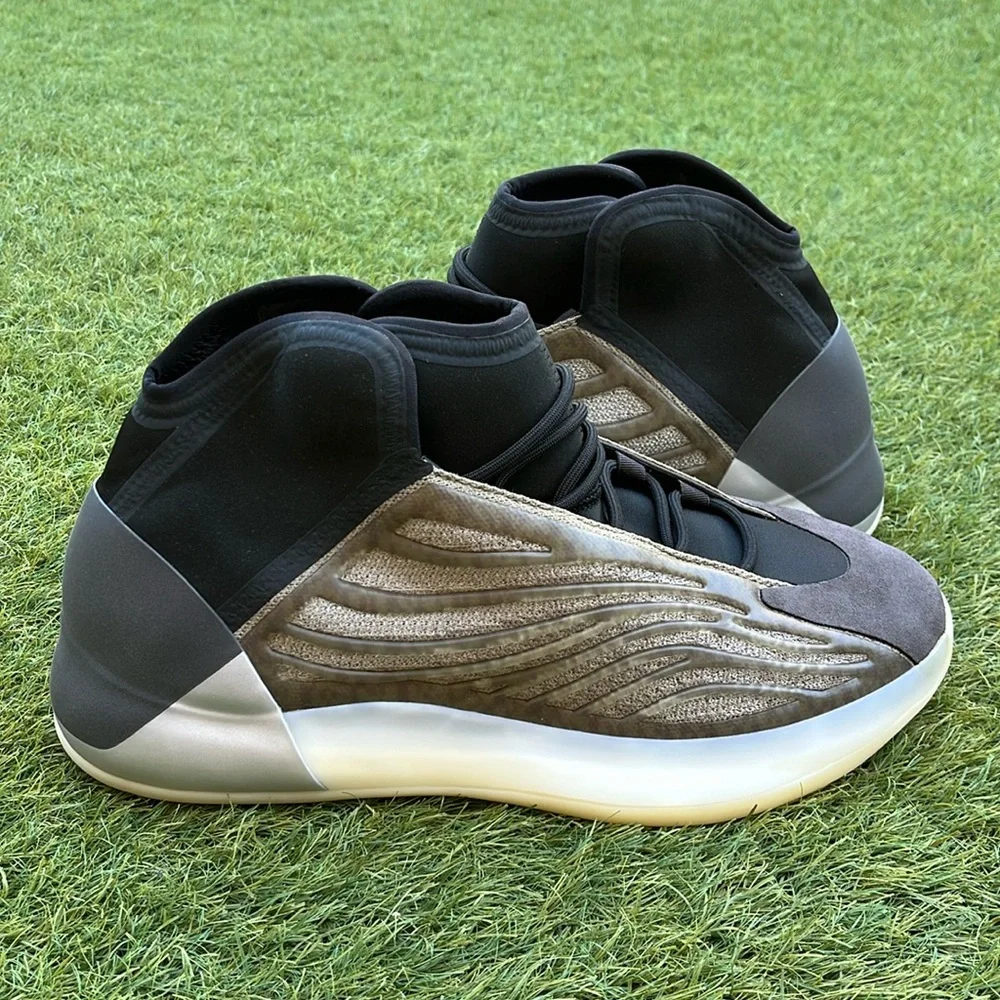 Adidas Yeezy Quantum - Picture 1 of 5